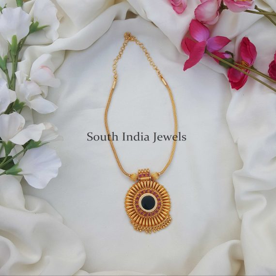 Classy Palakka Pendant Necklace with Gold Beads