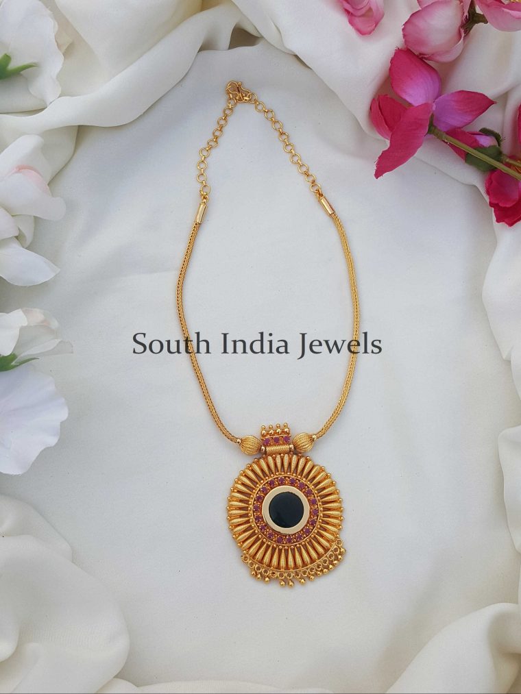 Classy Palakka Pendant Necklace with Gold Beads