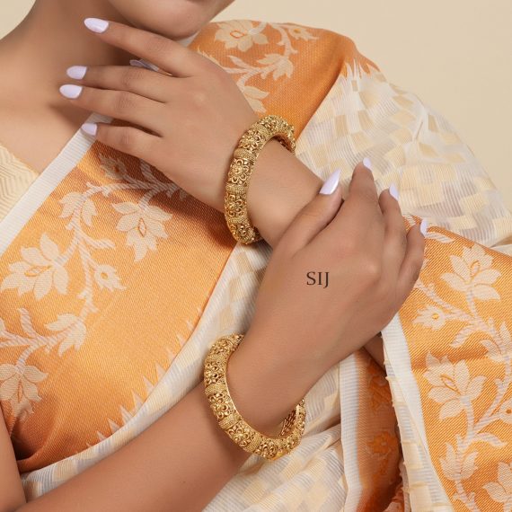 Elegant Gold Plated Floral Intricate Bangle Set