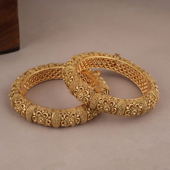 Elegant Gold Plated Floral Intricate Bangle Set