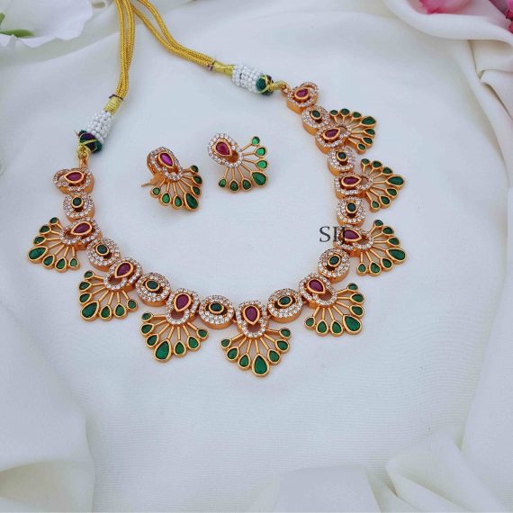 Gorgeous Heritage Floral AD Stone Necklace - Green