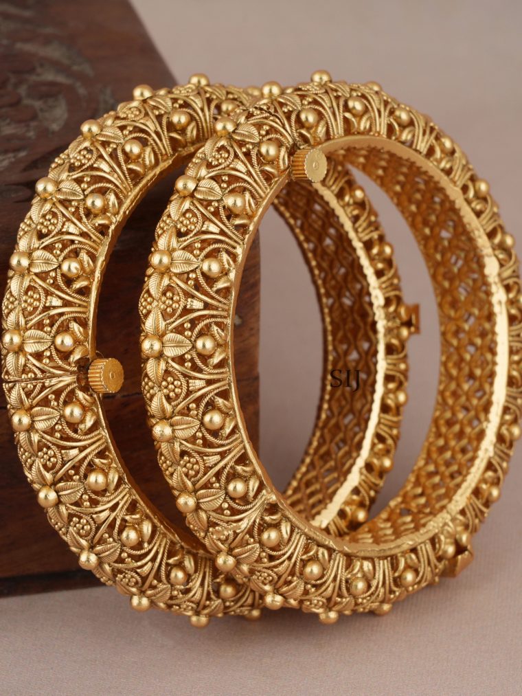 Marvelous Gold Finish Openable Floral Bangle Set
