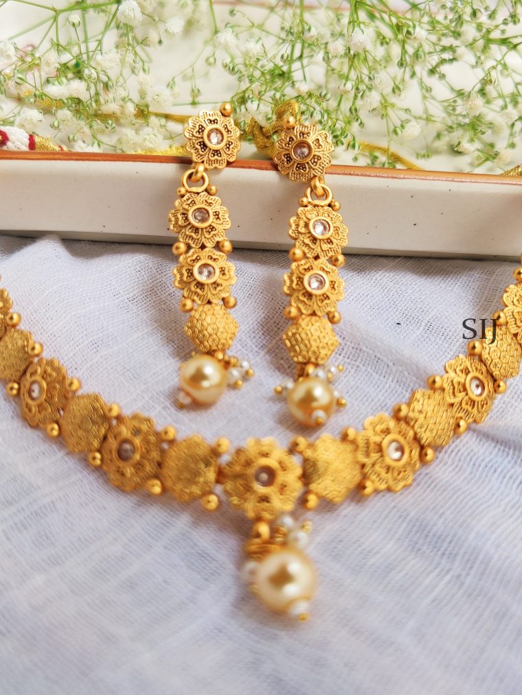 Stylish Floral Design Necklace