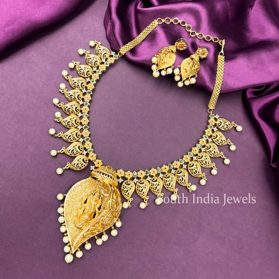 Traditional Shankh Ganesha Necklace