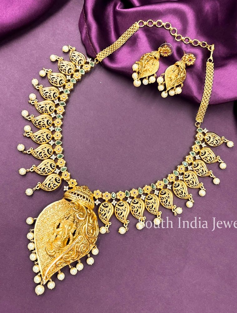 Traditional Shankh Ganesha Necklace