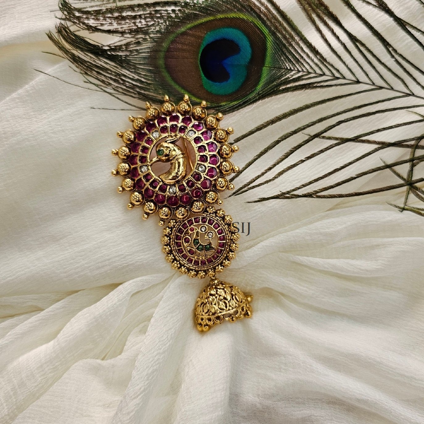 Alluring Peacock Design Jada Billa