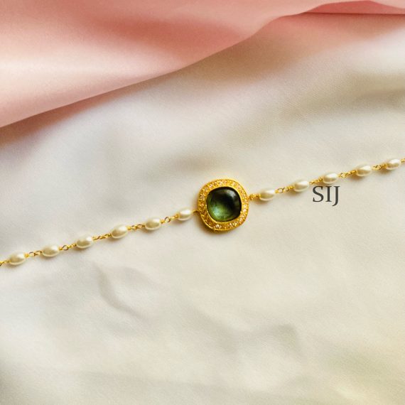 Alluring Tiger Eye Green Pendant Pearl String Necklace