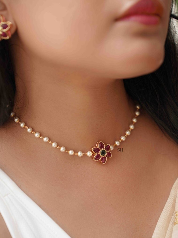 Single Layer Pearl Choker with Flower Pendant