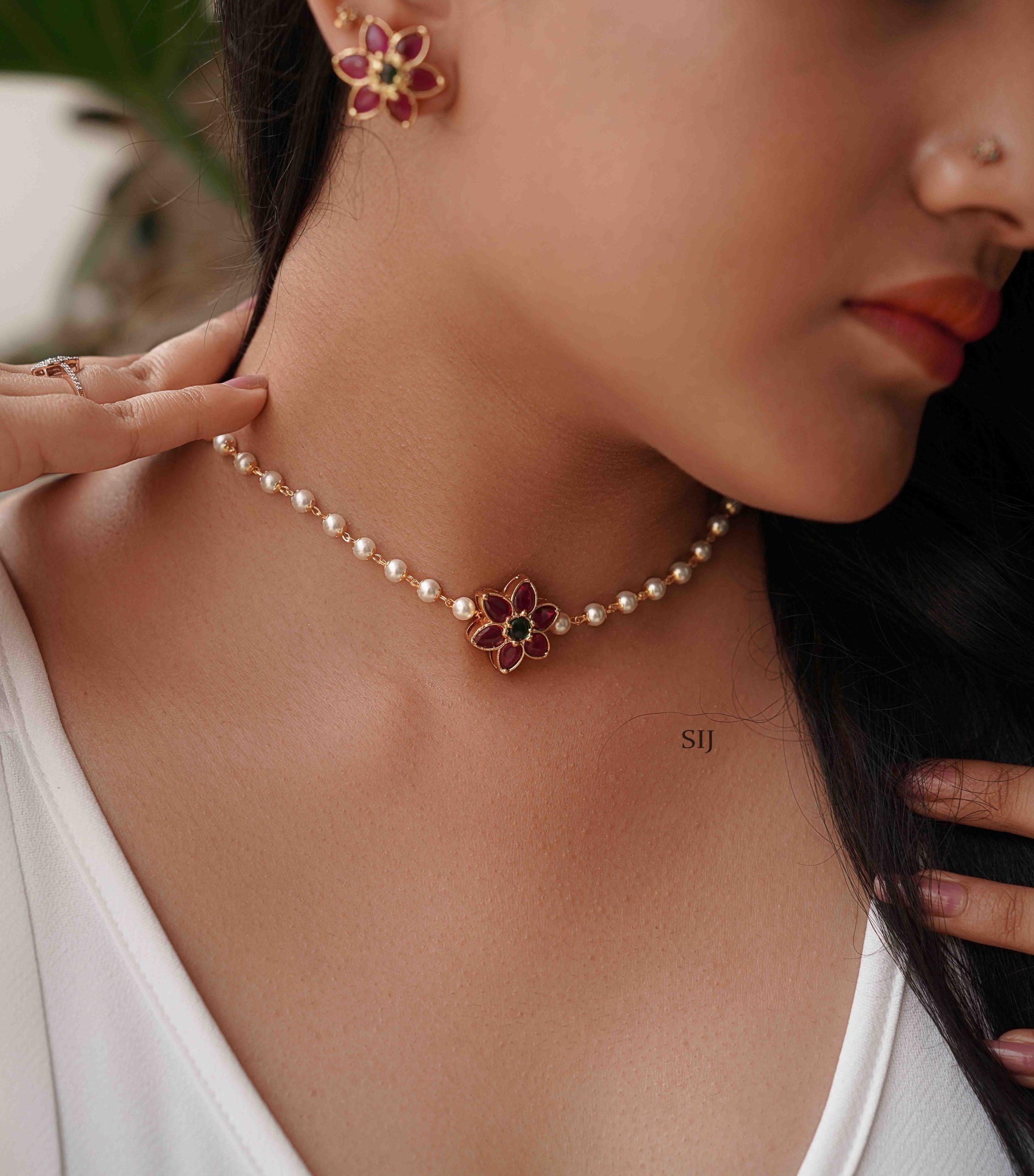 Elegant Single Pearl Choker Necklace