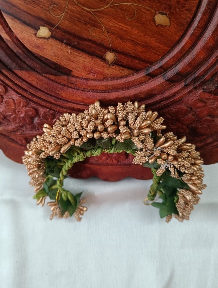 Eye Pleasing Golden Hair Accessory