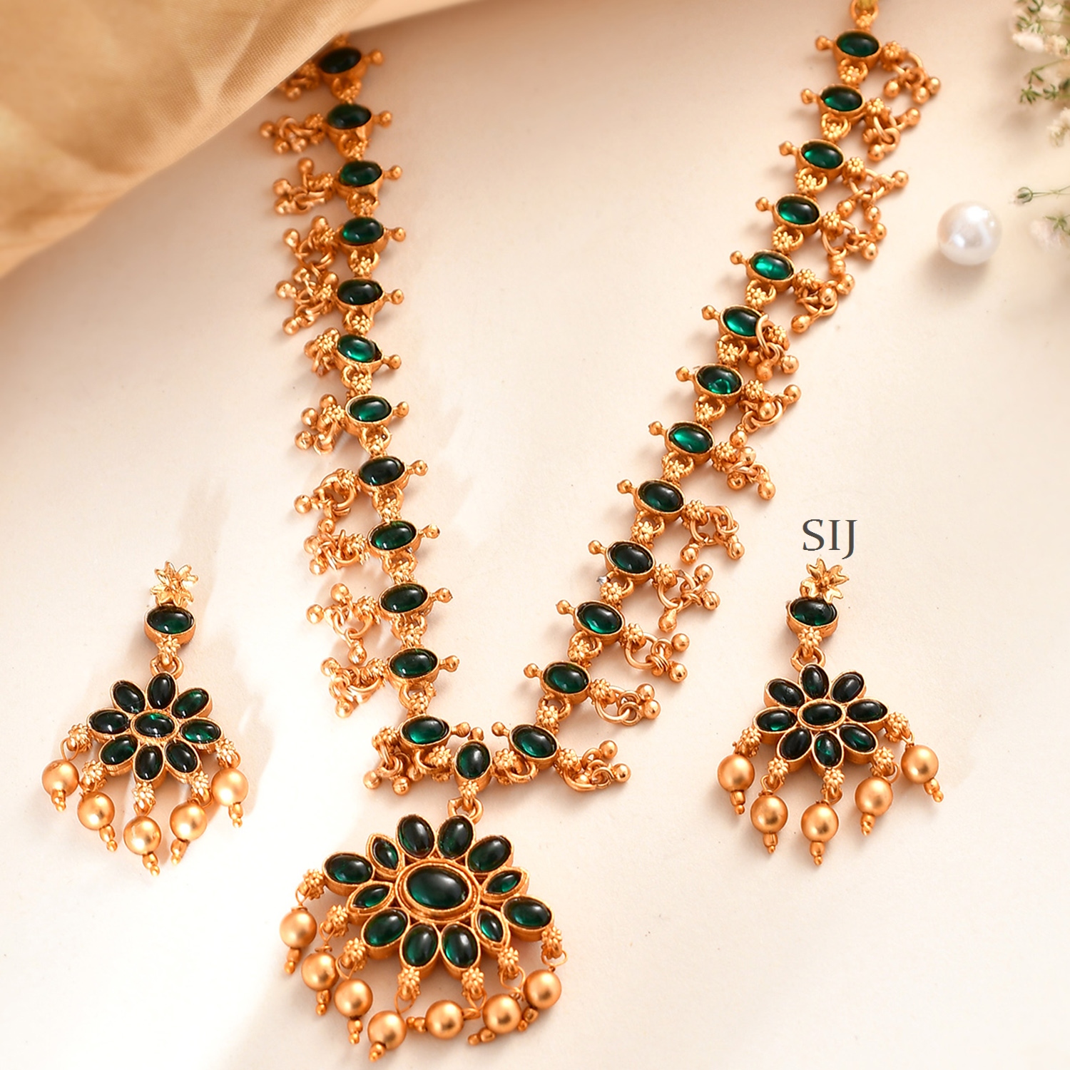 Green & Gold Kundan Gold Plating Exclusive party wear Jewellery Pearls –  Royskart