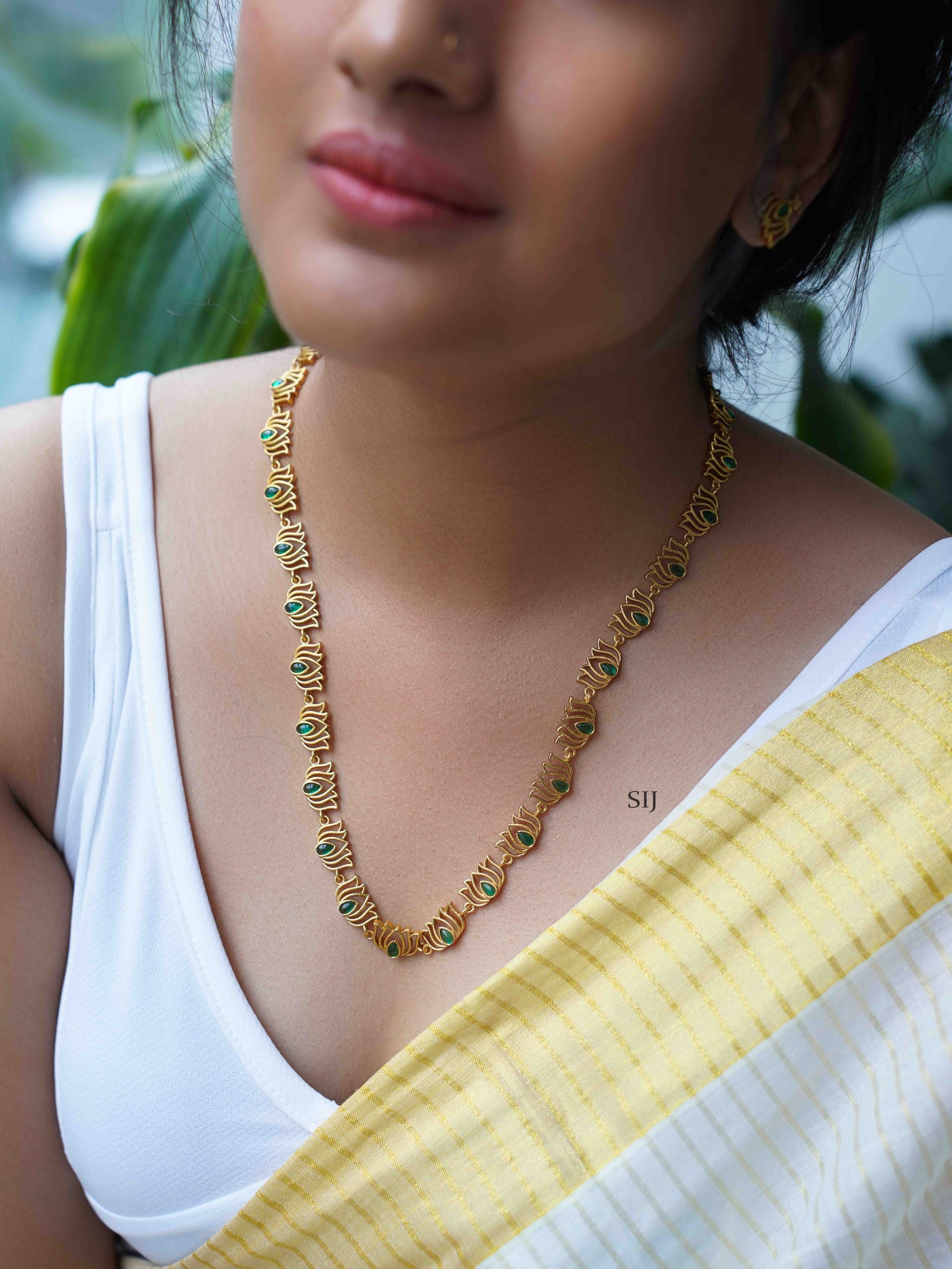 Lotus Design Emerald Stone Haram