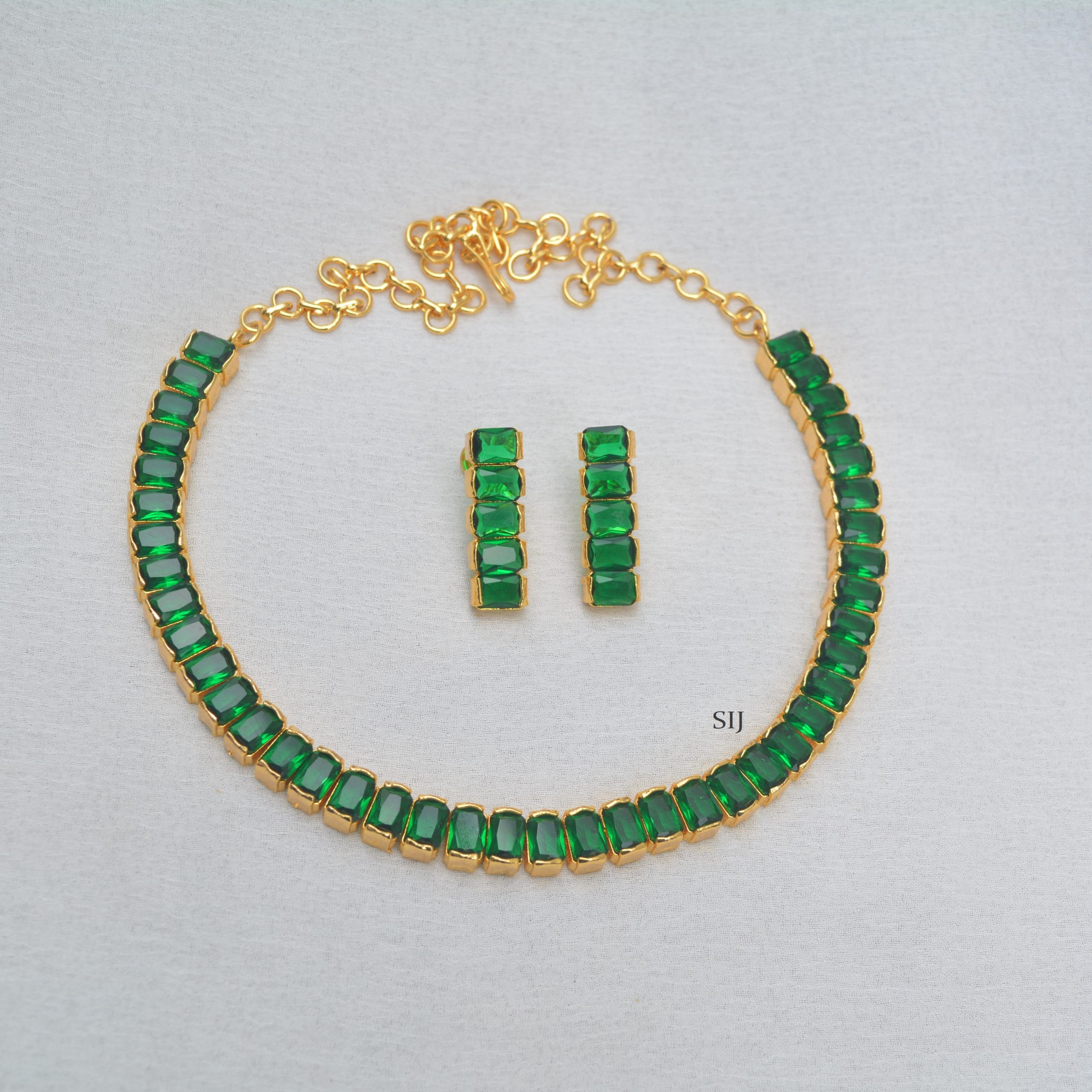 Solitaire Emerald Stone Necklace