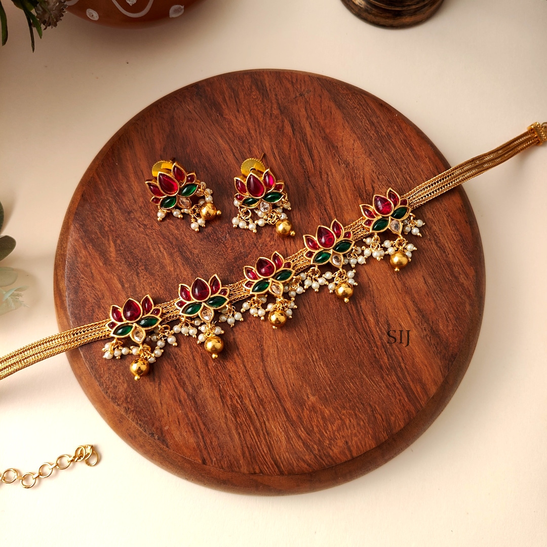 Cute Lotus Design Kemp Stones Necklace