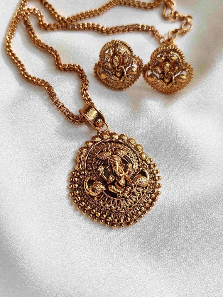 Allure Ganesha Motif Antique Finish Pendant Chain