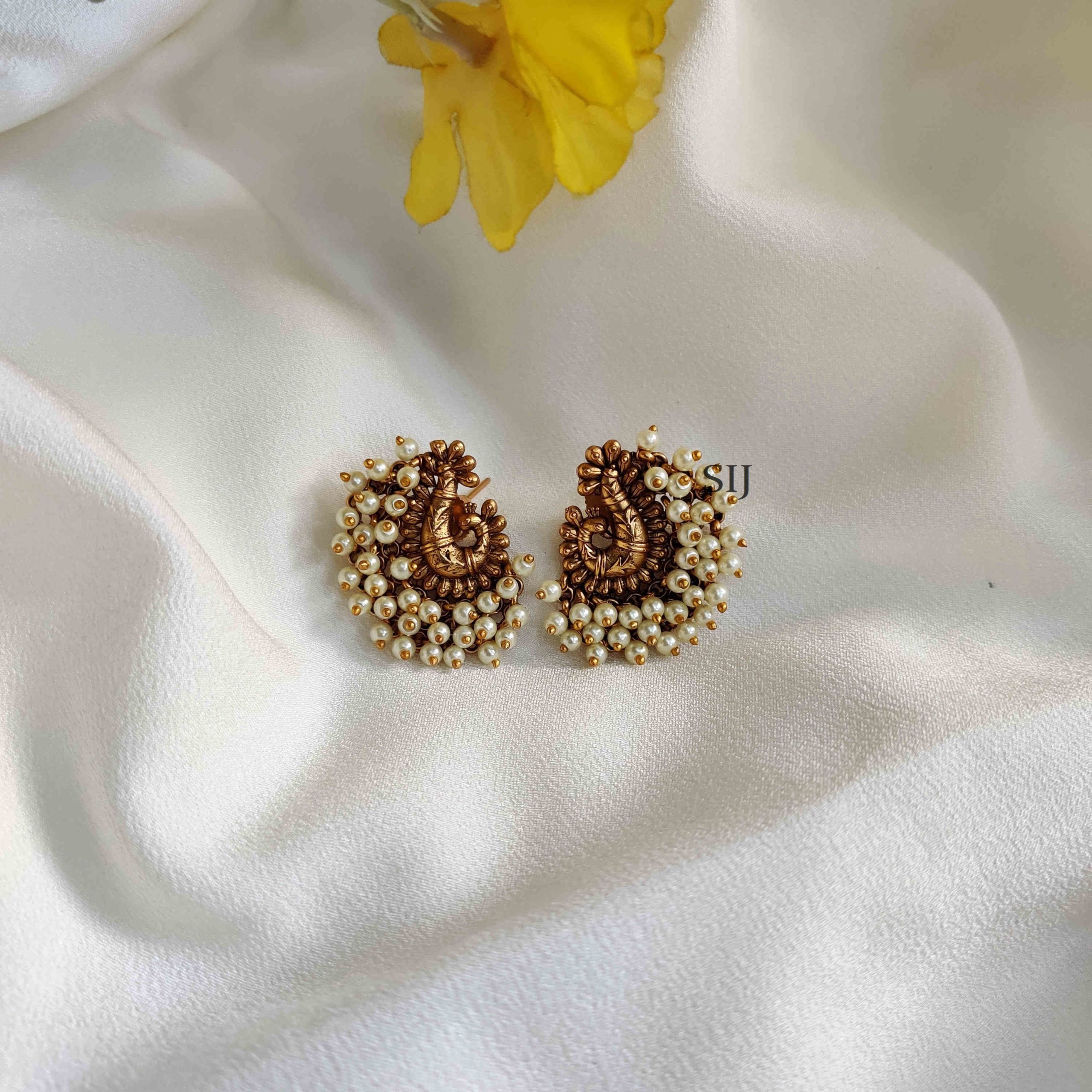 Attractive Crafted Peacock Motis Earrings with Pearl Bead