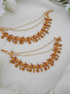 Attractive Three Layers Shell Mattal with Pearl Hangings