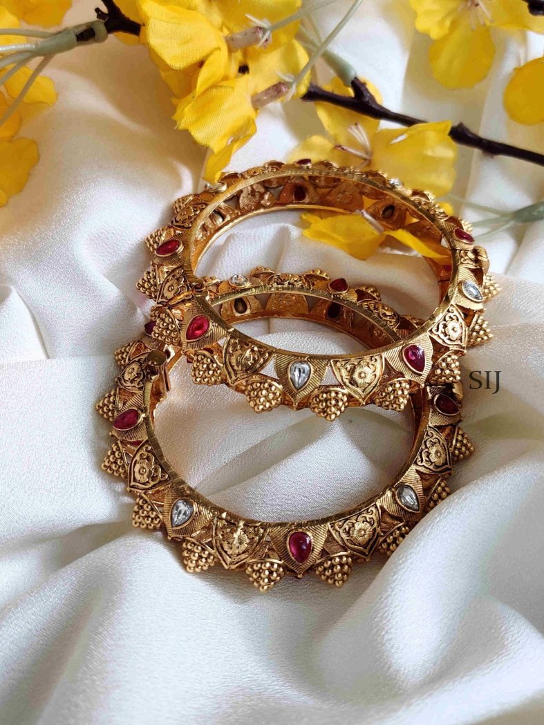 Charming Gold Look Kemp Stone Bangles