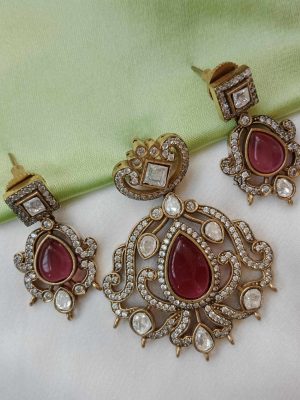 Classy Victorian Pendant Set