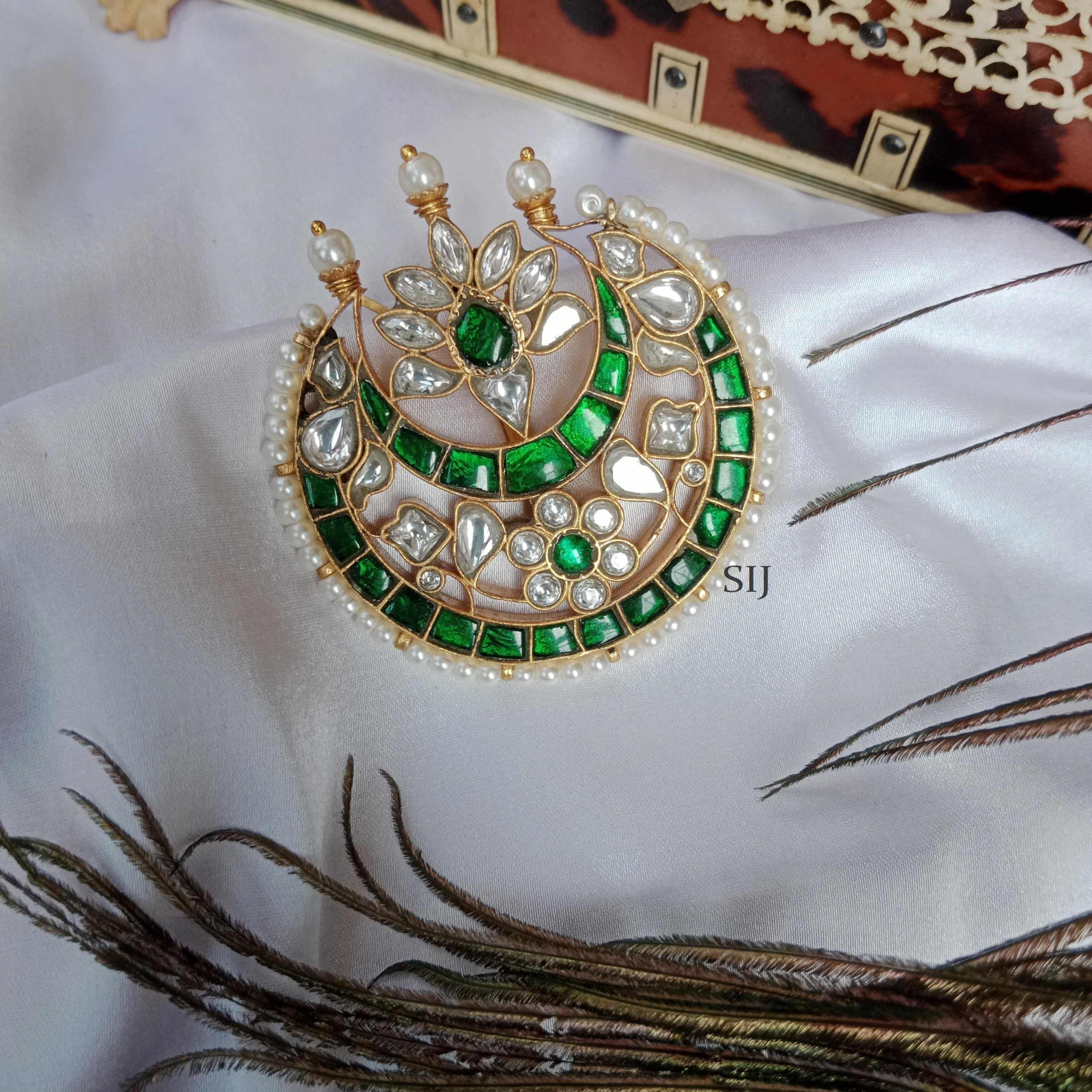 Pretty Jadau Pendant with Green and White Stones