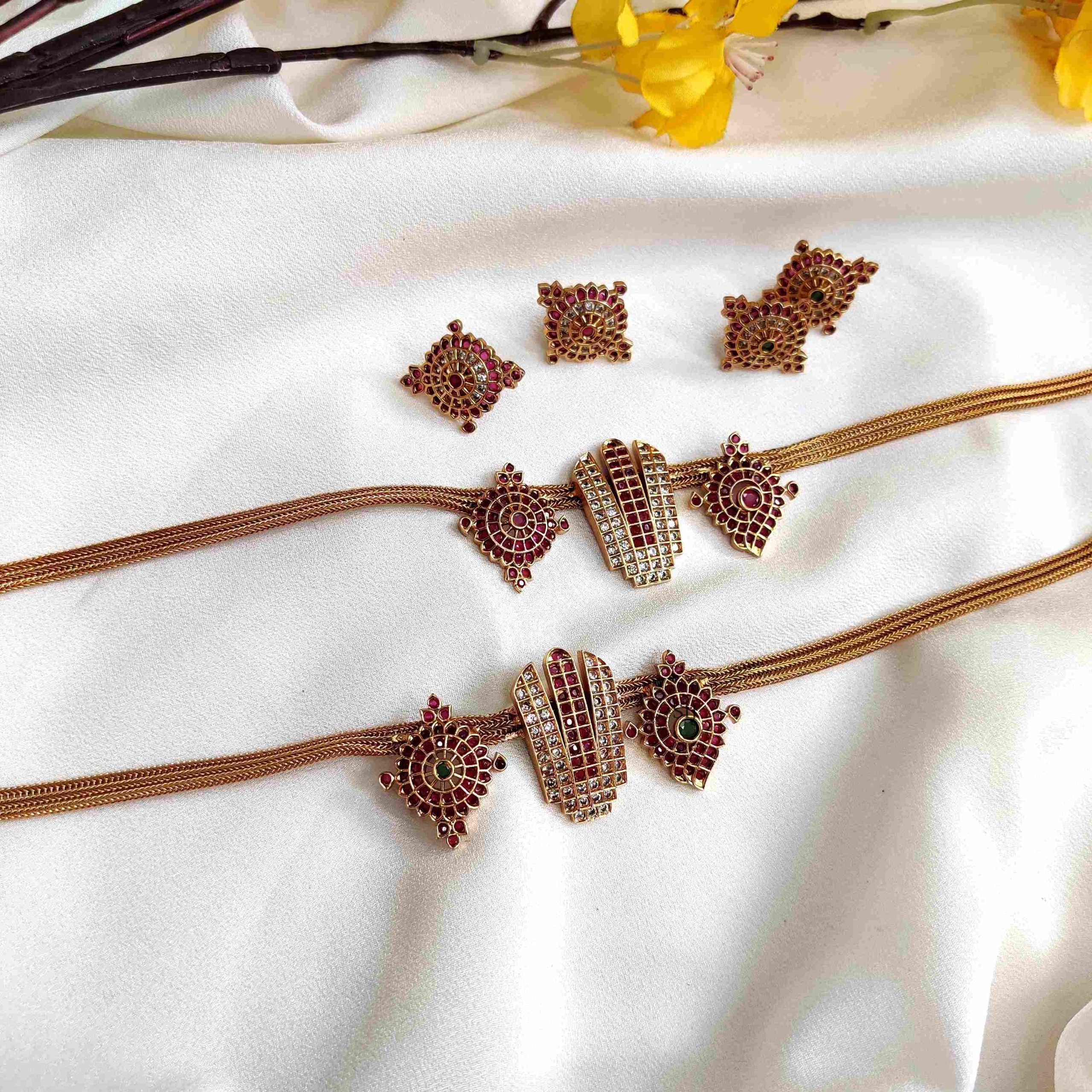 Sizzling Namam Sangu Chakram Design Necklace
