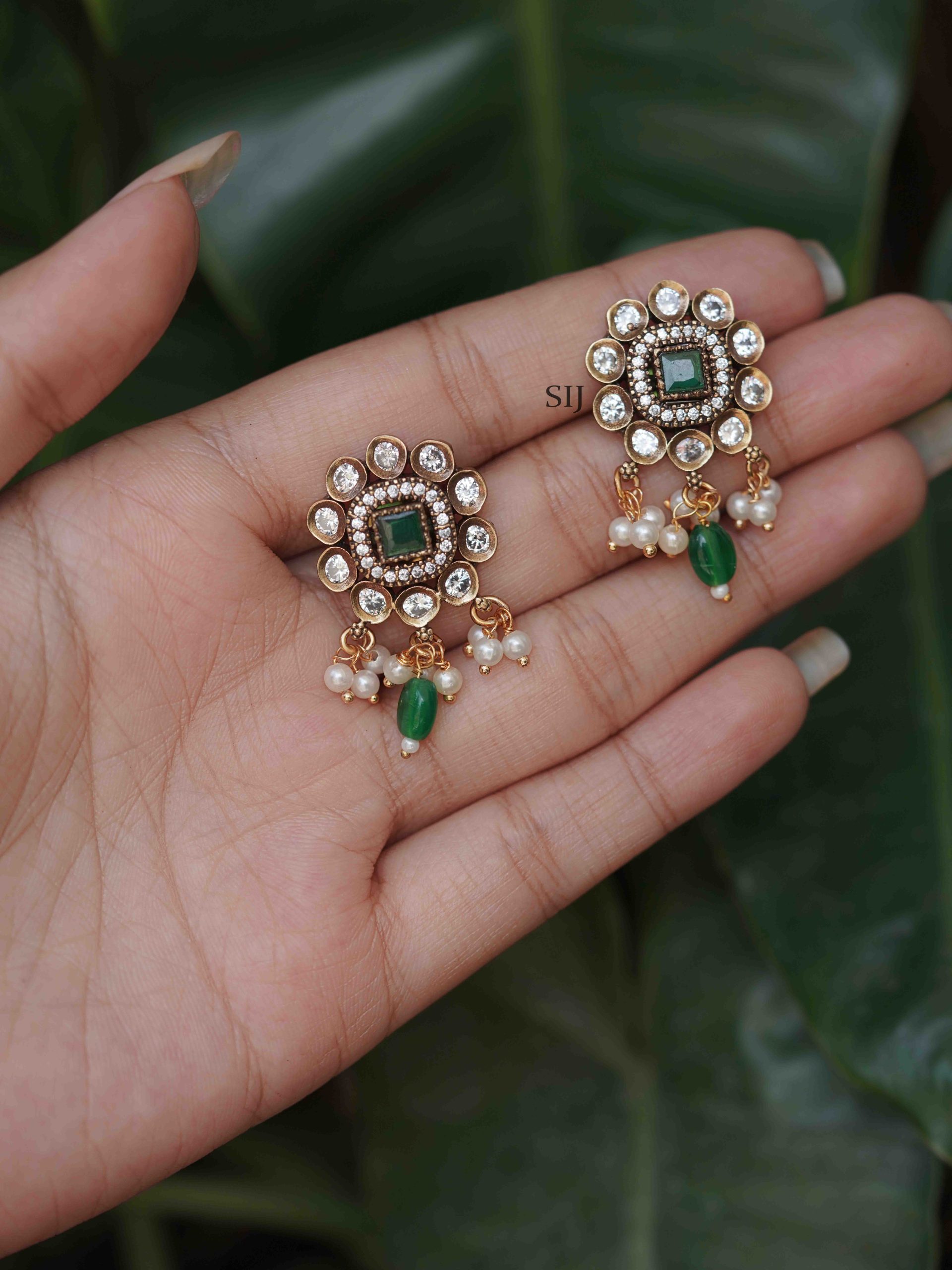 Stunning Emerald Stud Earrings-1
