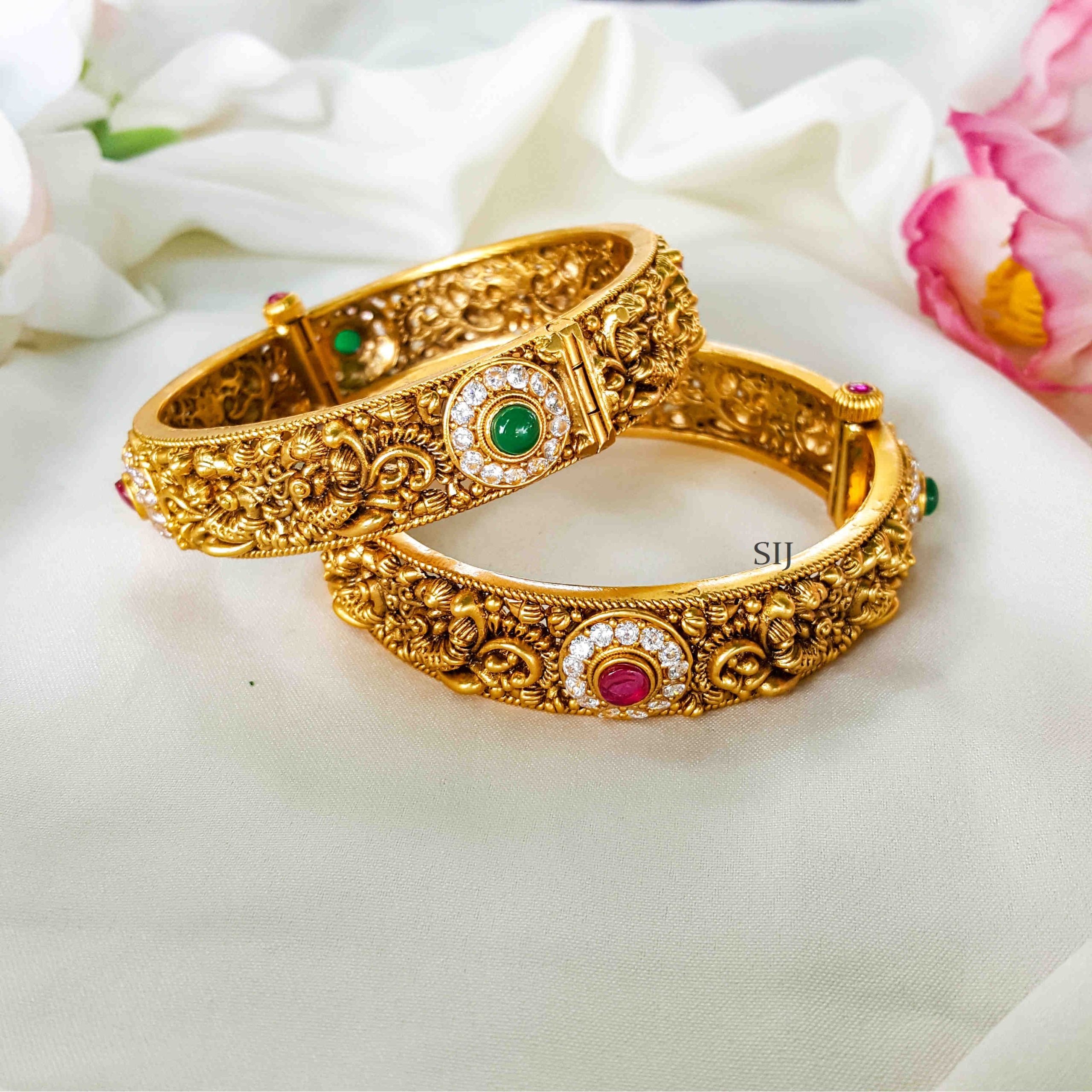 Traditional Gold Look Alike Peacock Motifs Openable Bangle