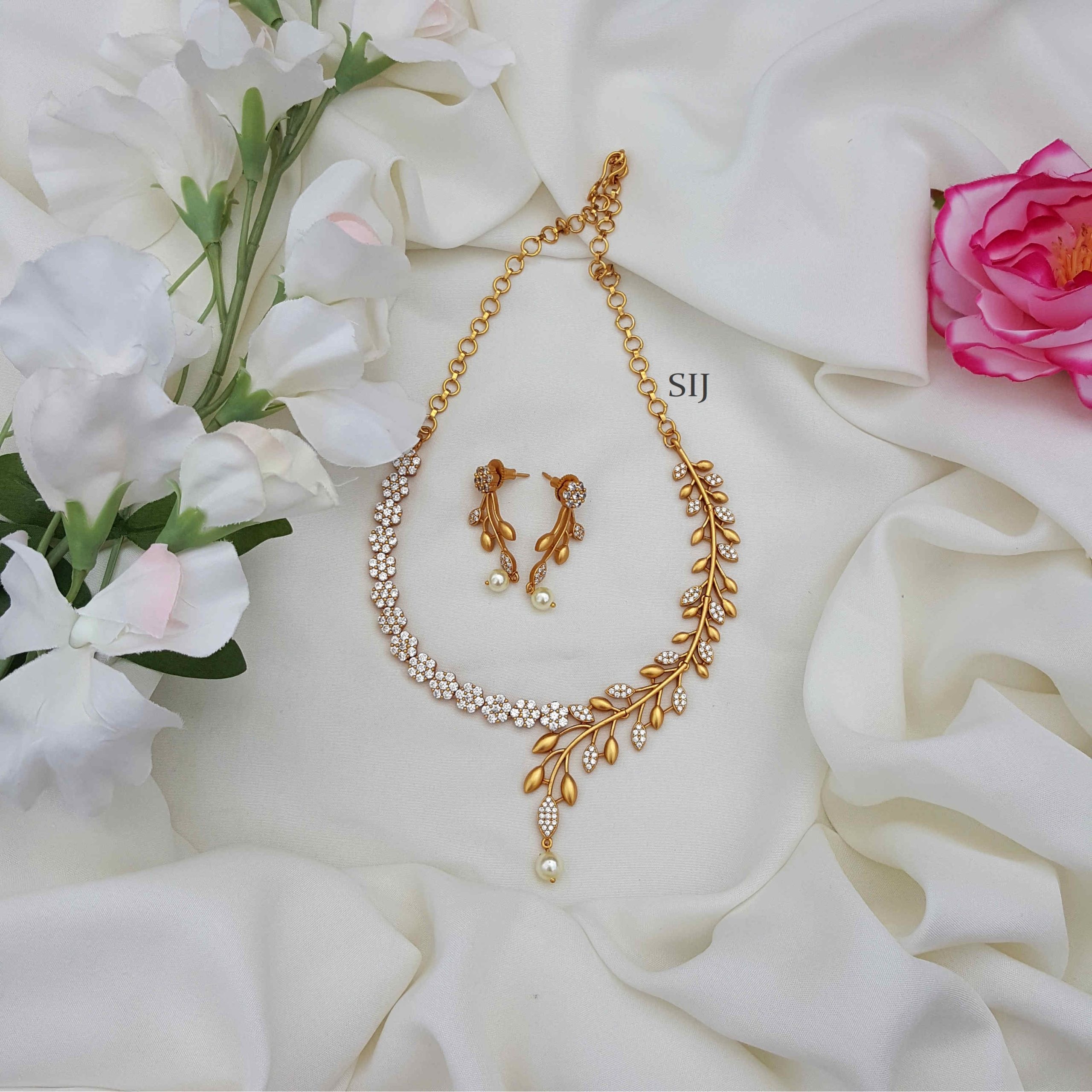 Trendy White Stones Flowers and Leafy Design Necklace