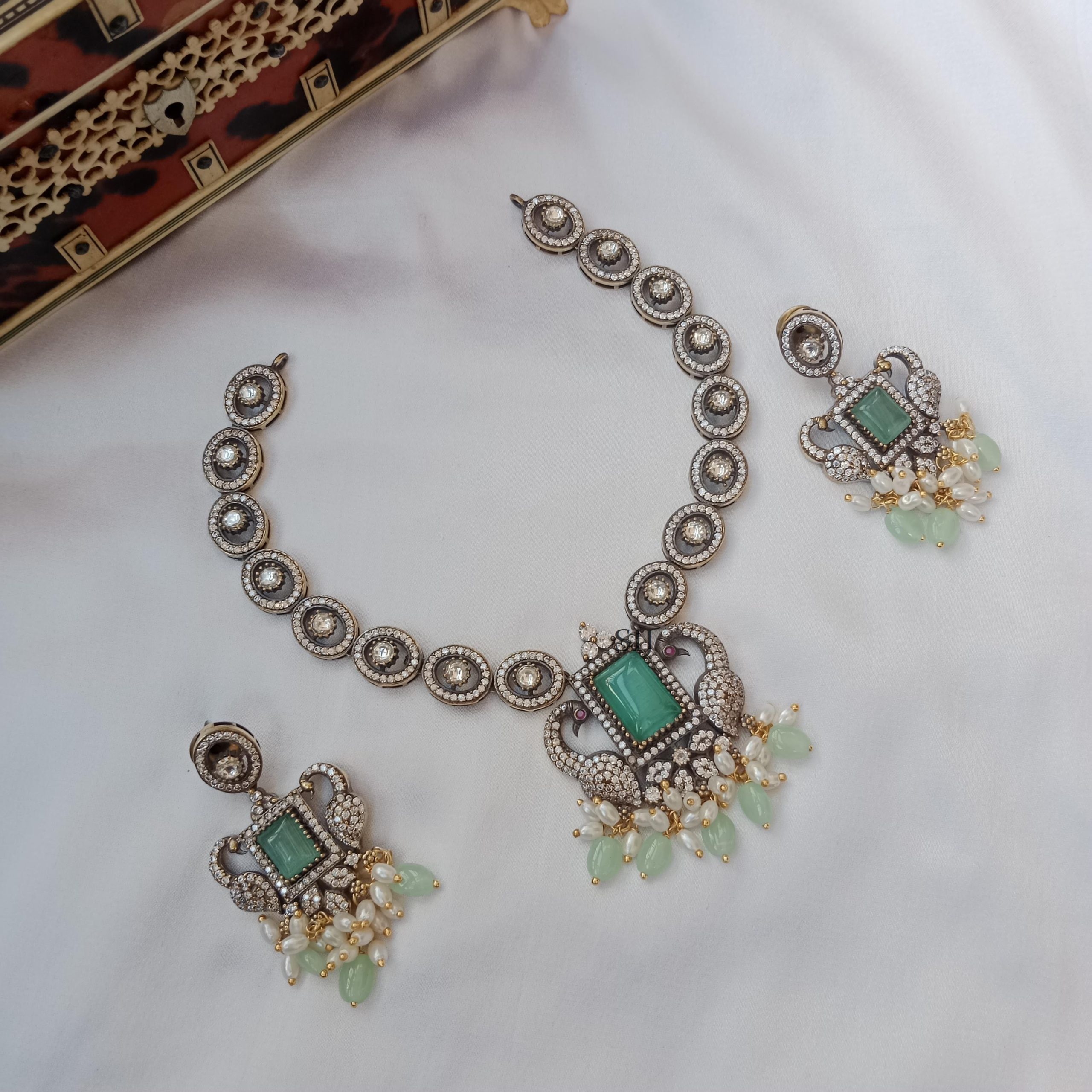 Elite Victorian Stones Peacock Necklace Set