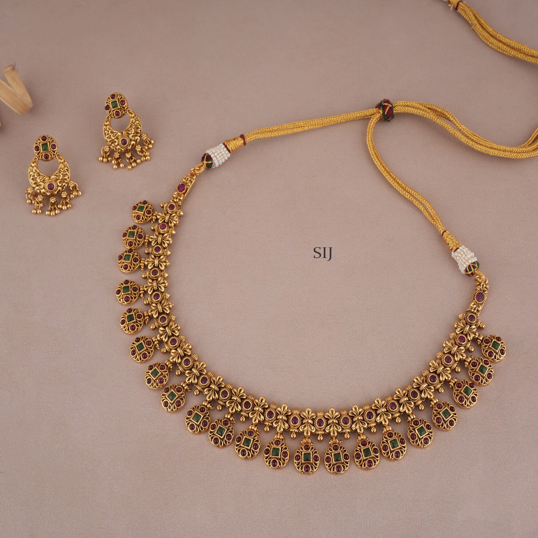 Elegant Antique Necklace Set