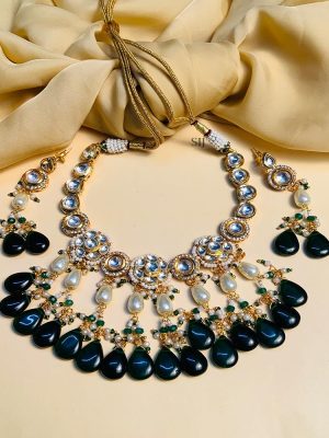 Marvelous Black Beads Hangings Choker