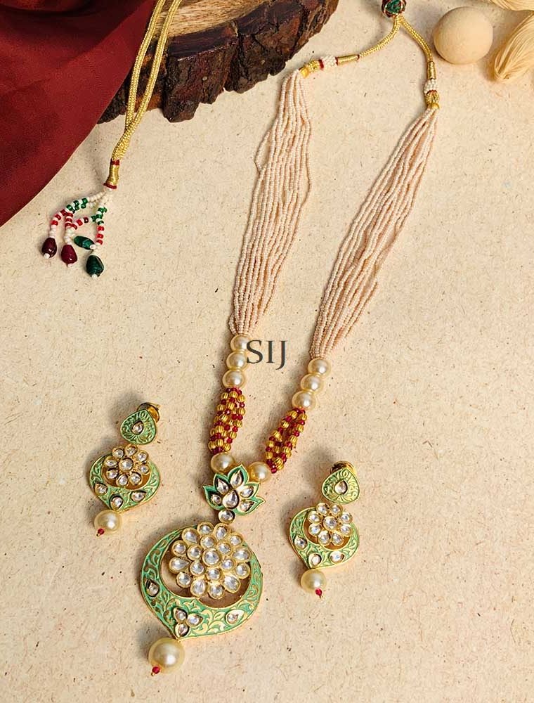 Shimmering Kundan Stone Necklace