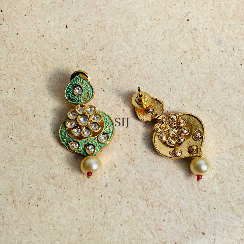 Shimmering Kundan Stone Necklace