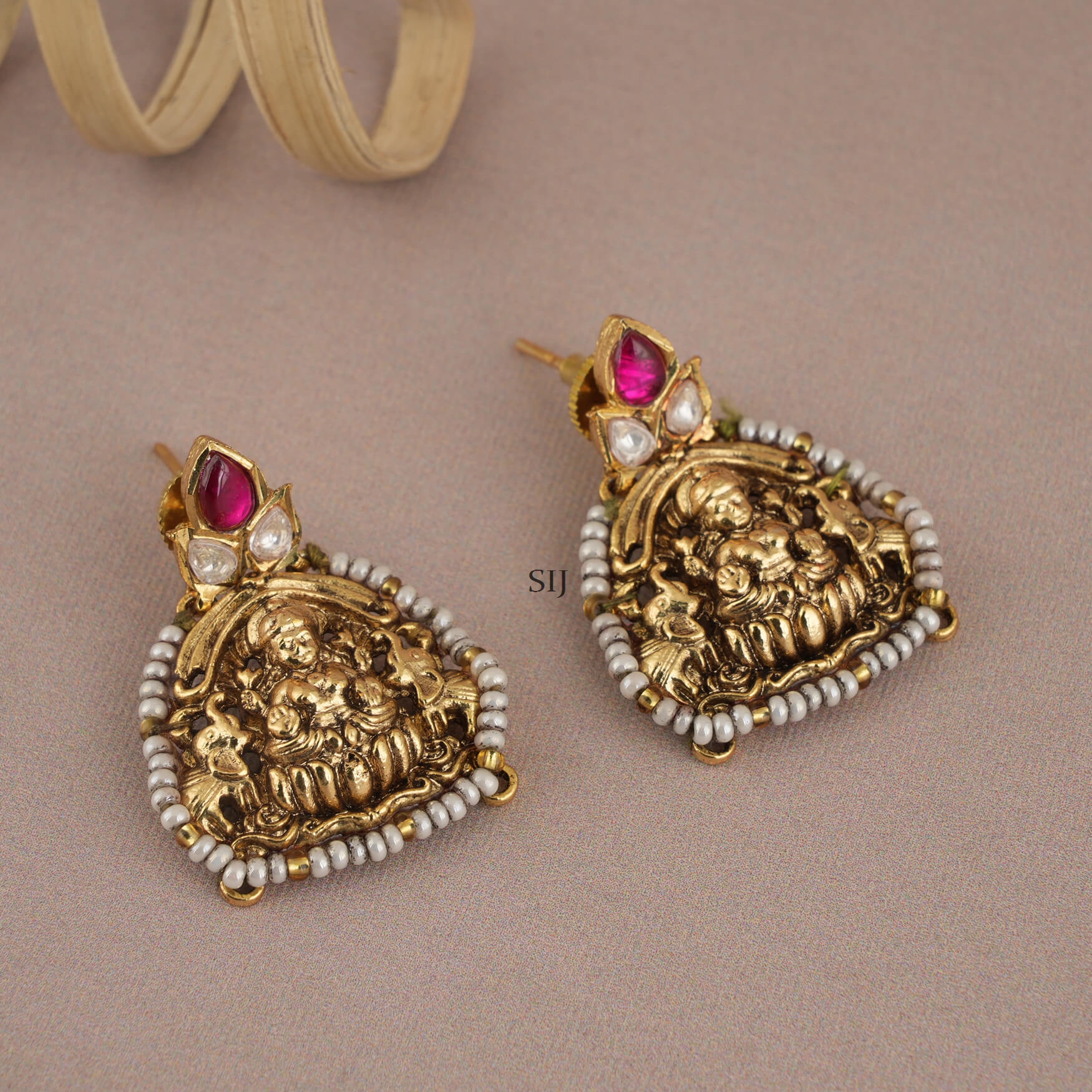 Sparkling Lakshmi Stone Earring