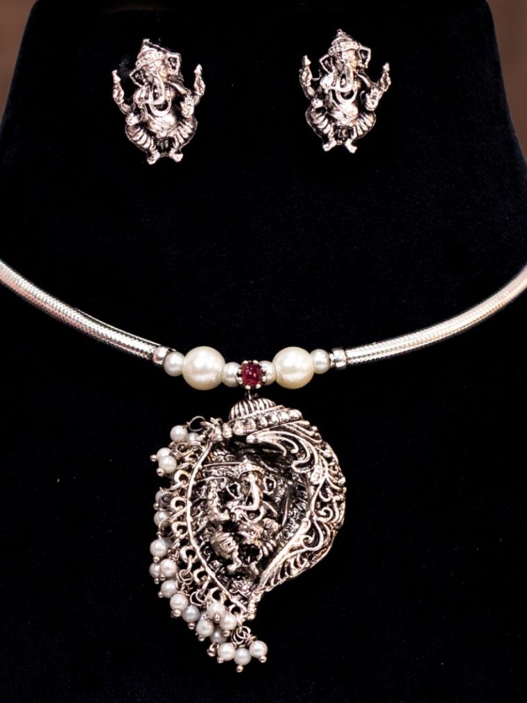 Traditional Shankh Ganesha Oxidised Hasli Choker