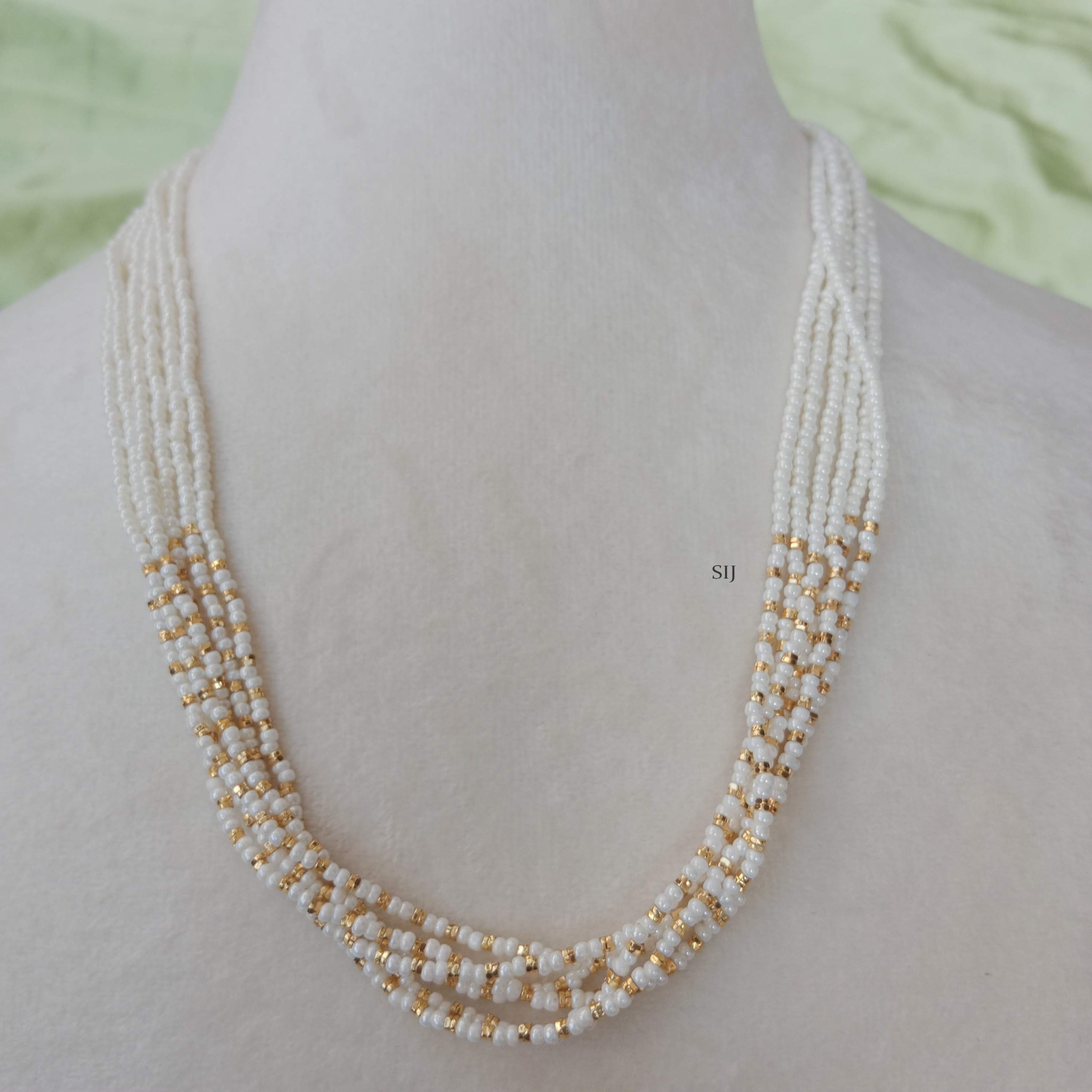 Twinkling White Pearl Chain