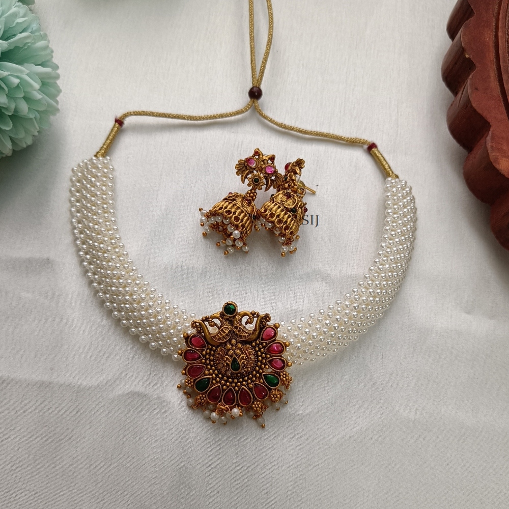 Unique Pendant and White Pearls Necklace-1