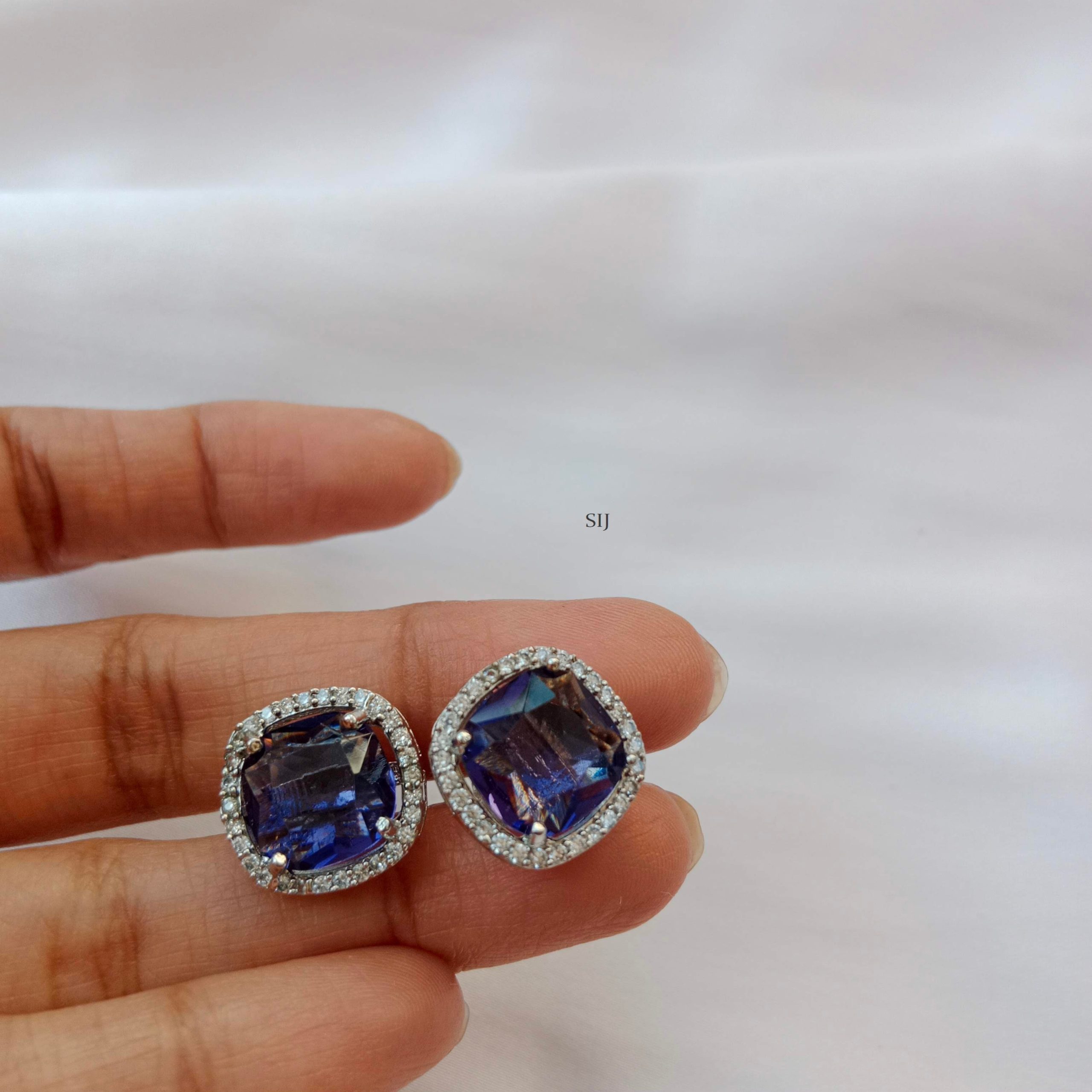 Pretty AD Stones Ear Studs with Coloured Stone