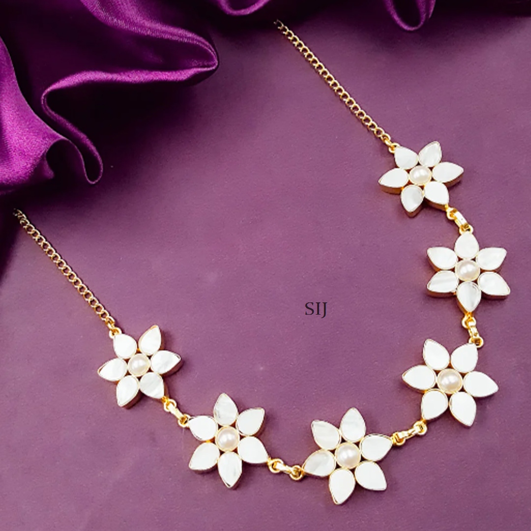 Imitation Mother of Pearl Flowers Necklace