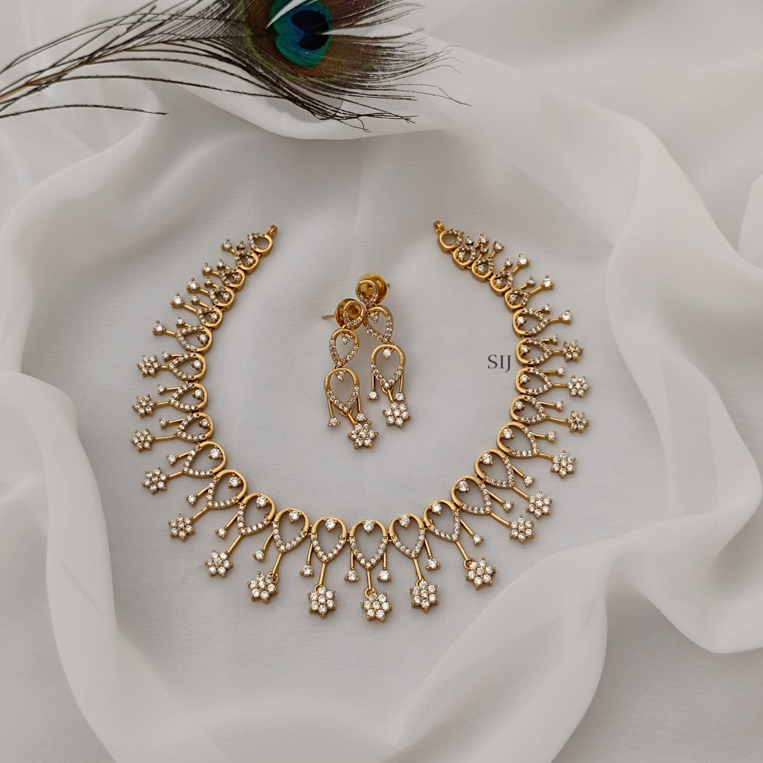 Shimmering Malllu Style Necklace