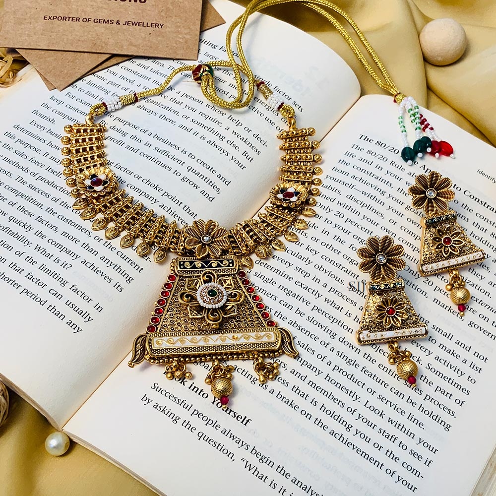 Alluring Gold Plated Antique Kundan Necklace