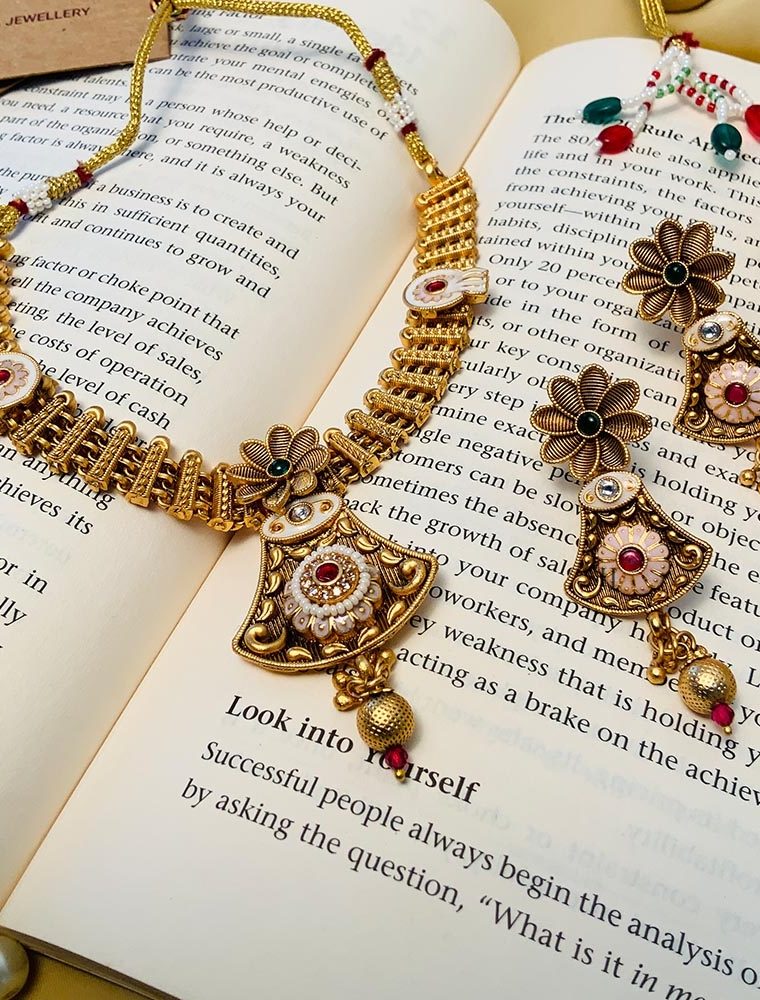 Elegant Gold Plated Antique Kundan Necklace