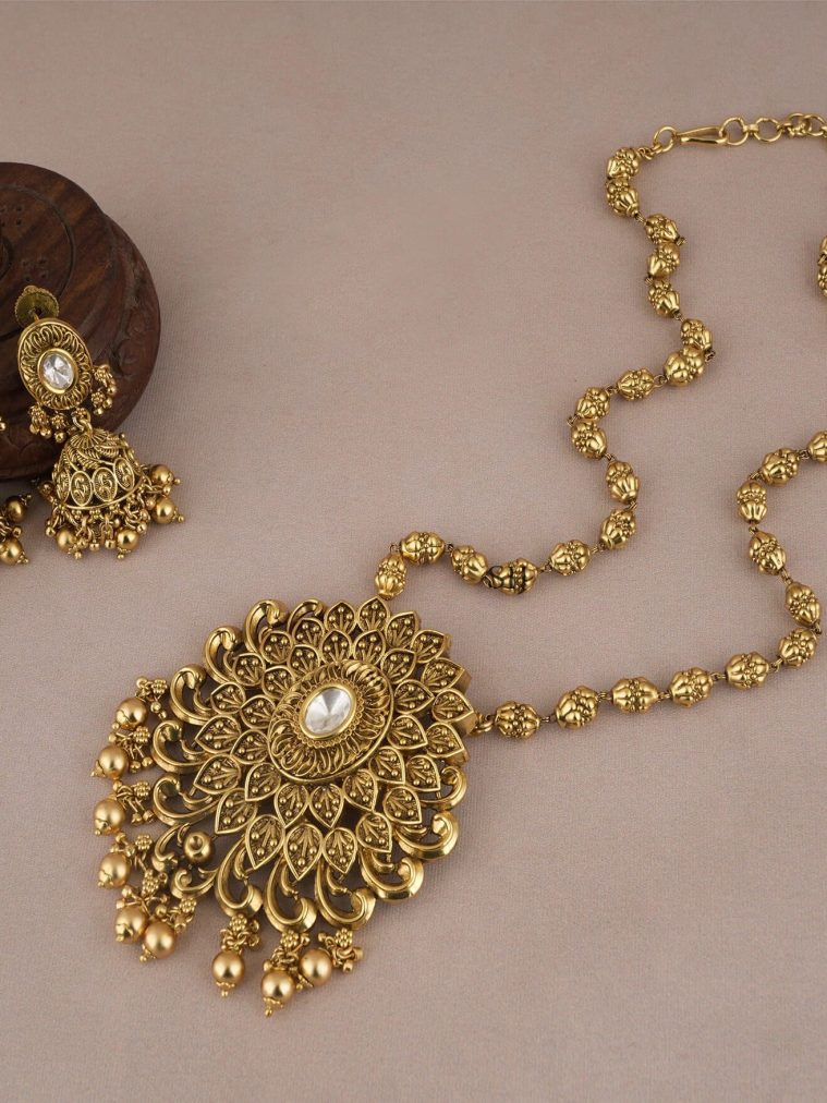 Marvelous Gold Plated Antique Kundan Necklace Set