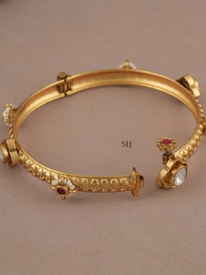 Charming Gold Finish Openable Sleek Kada Bangle