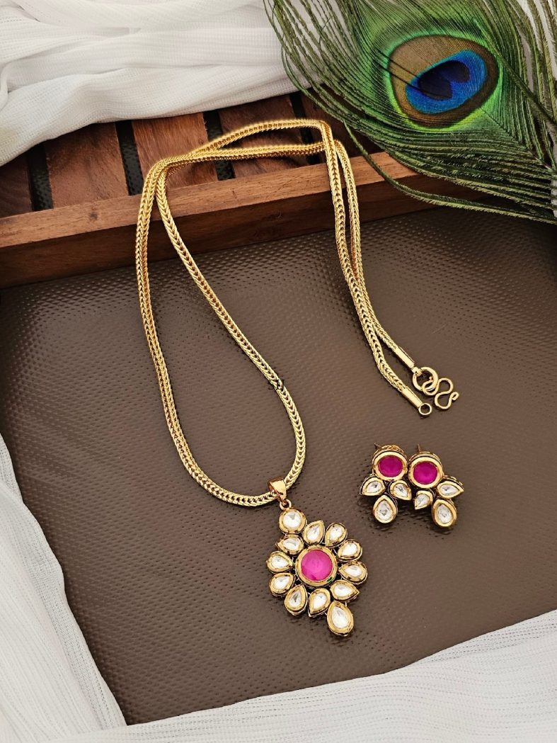 Amazing Kundan Pendant with Chain