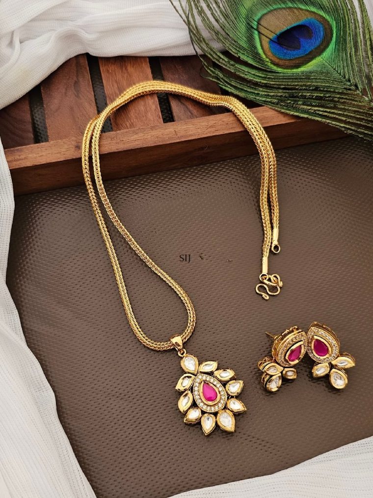 Beautiful Kundan Pendant with Chain