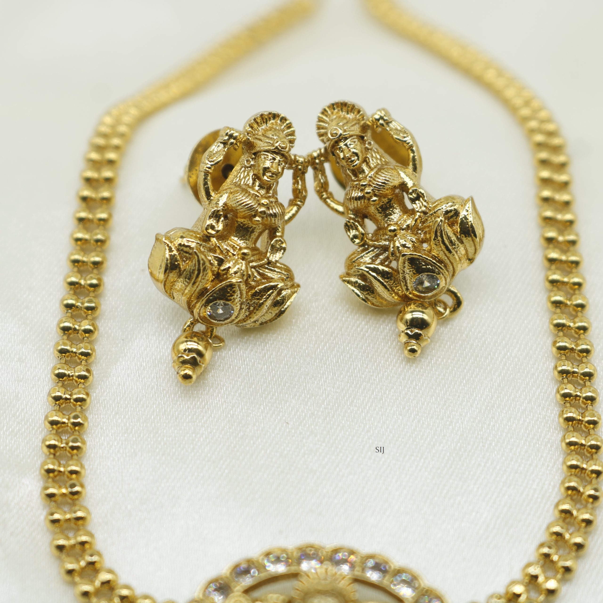 Stylish Lakshmi Stone Necklace