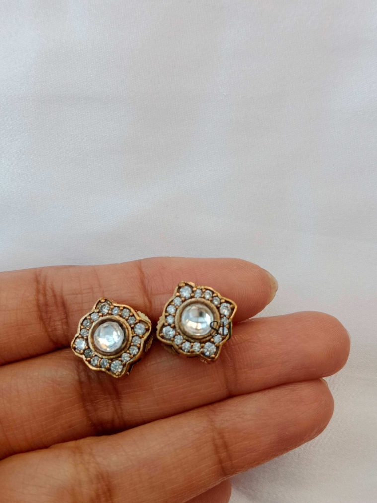 Trendy Round Victorian Stone Stud