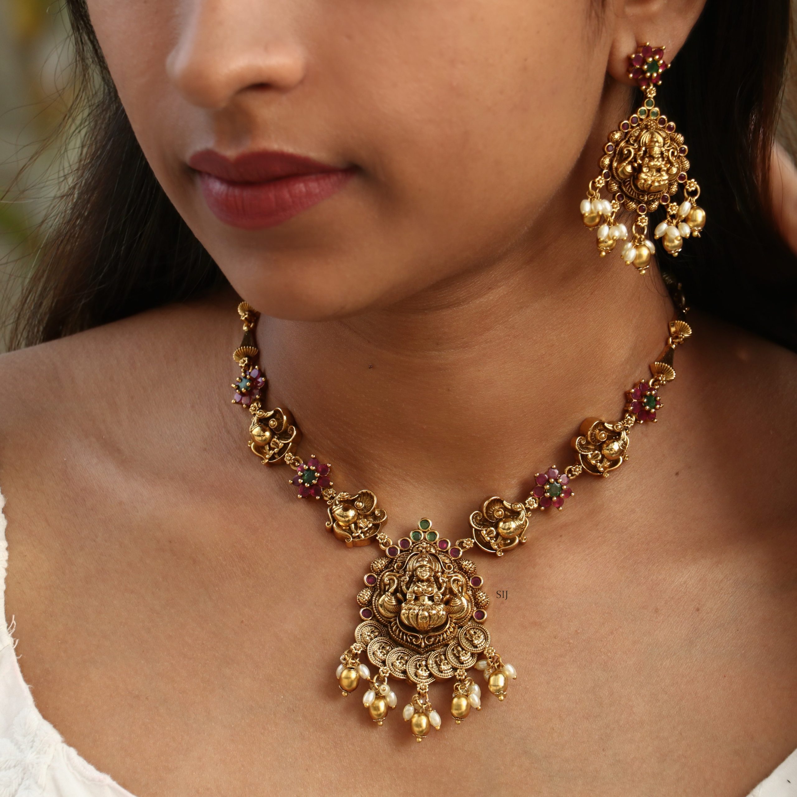 Unique Samriddhi Kemp Gold Finish Necklace
