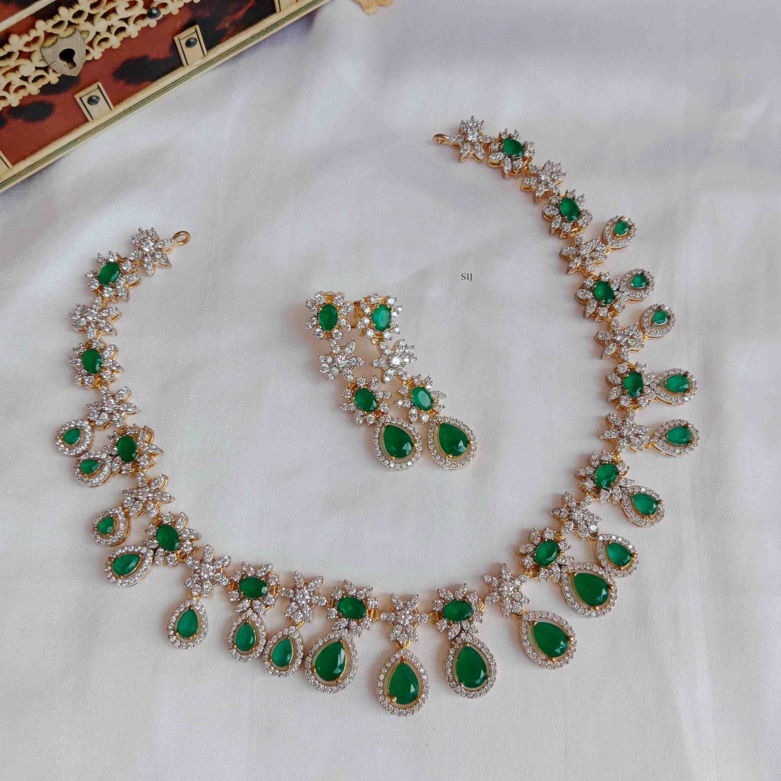 Imitation Emerald and Diamond Necklace